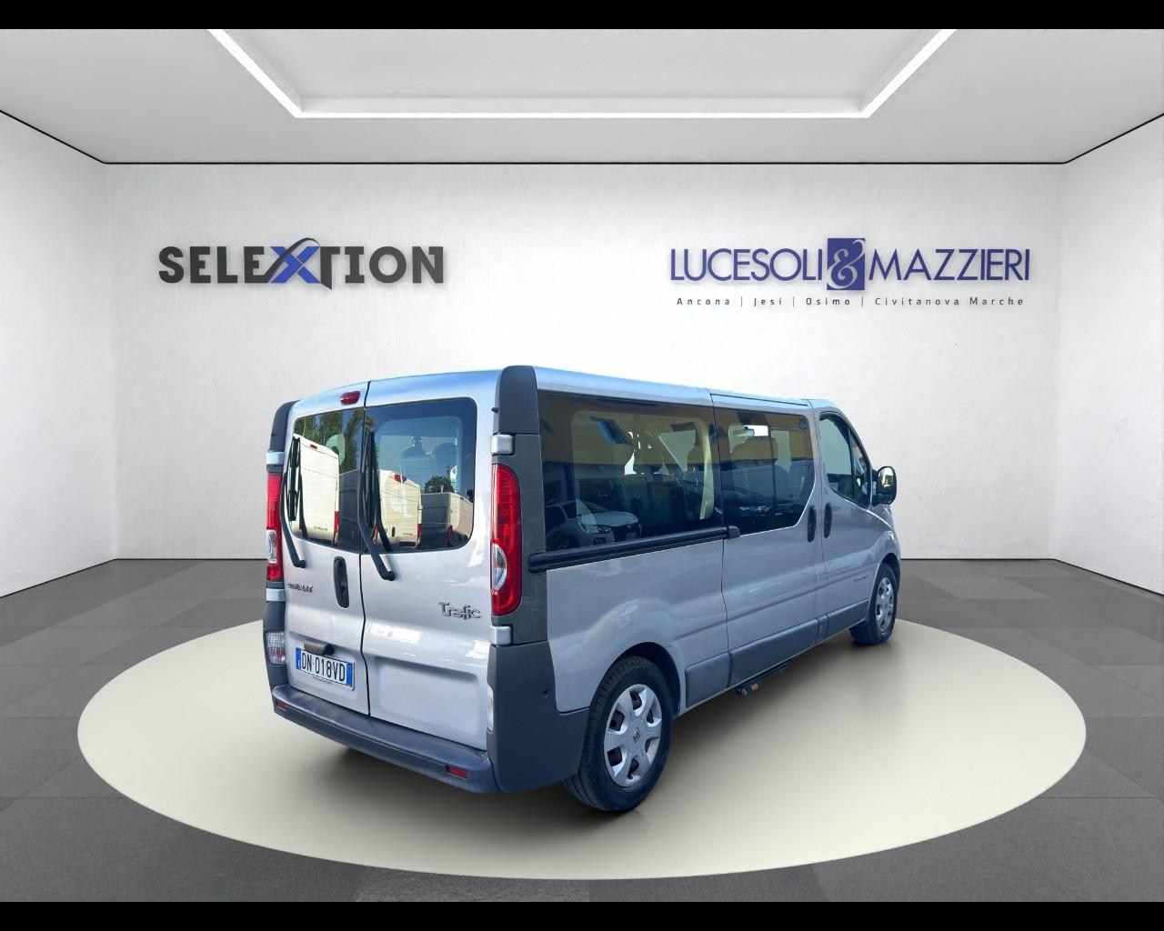 RENAULT Trafic 3ª serie - Trafic T29 2.0 dCi/115 PL-TN Passenger Pack