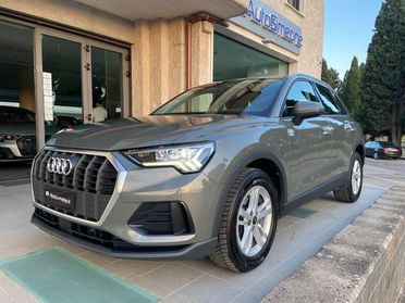 AUDI Q3 35 2.0 TDI S tronic Business COCKPIT