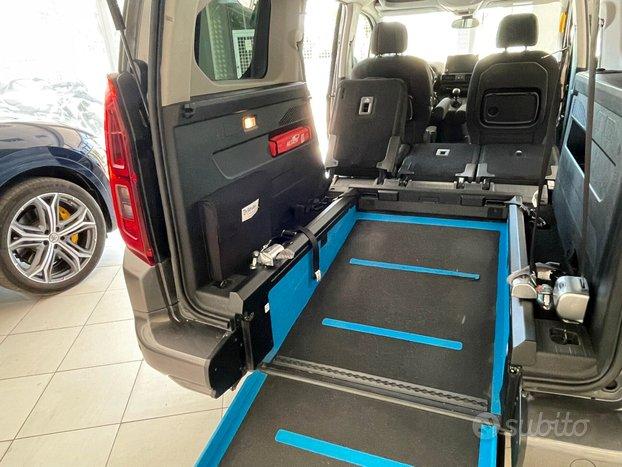 Opel Combo TRASPORTO DISABILI PIANALE RIBASSATO