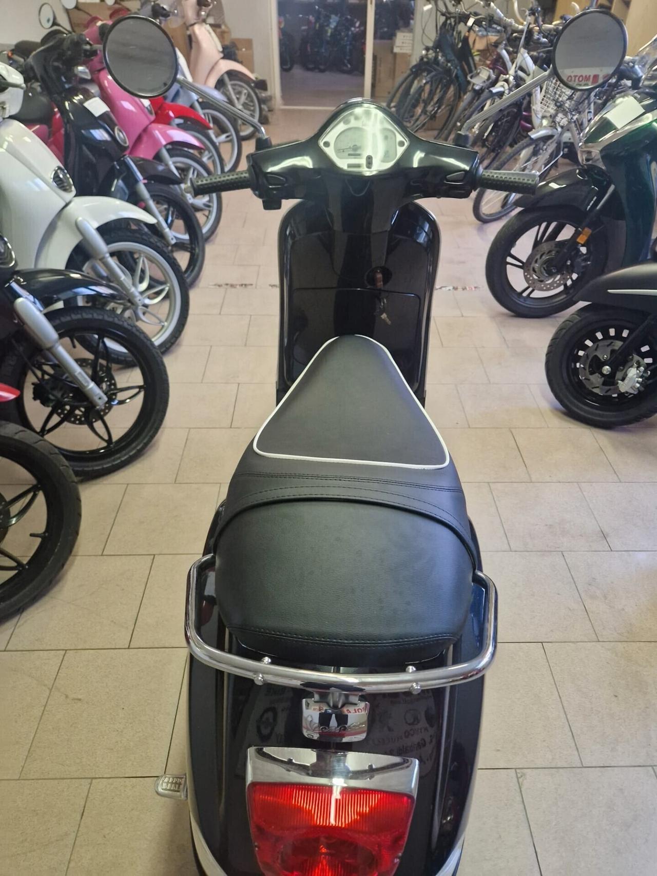 Piaggio Vespa LX 125 C.C. Nera
