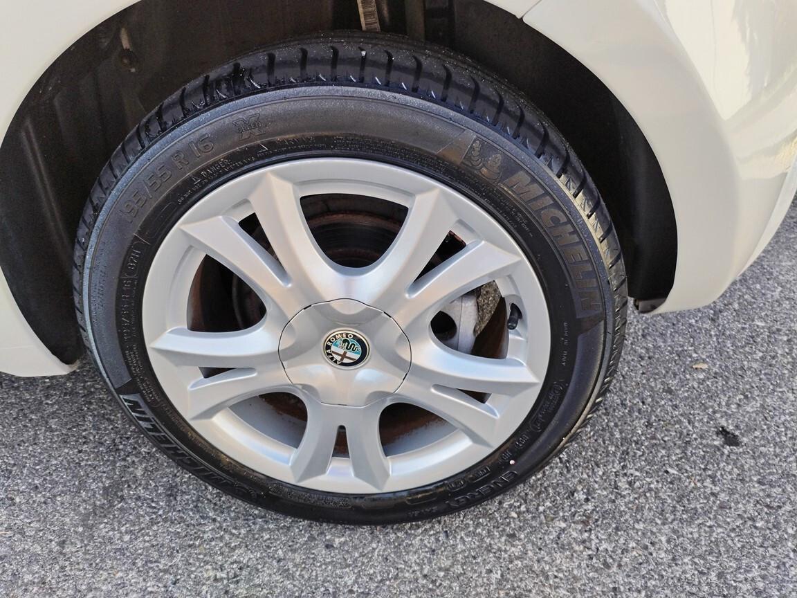 Alfa Romeo MiTo 1.4 78 CV 8V 31000km tetto elettrico panoramico 6/2011