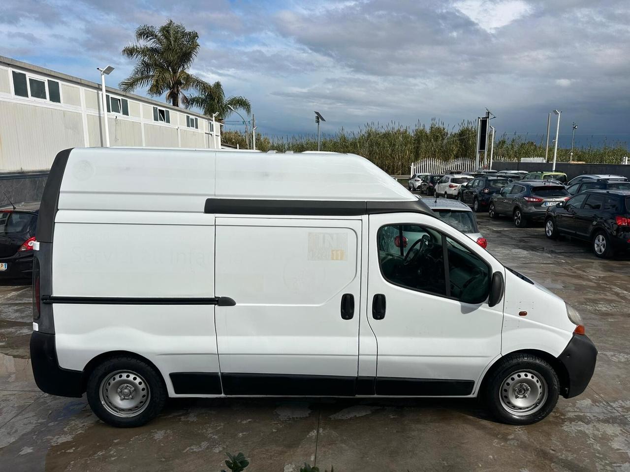 FORD TRAFIC TETTO ALTO CON PEDANA IDRAULICA