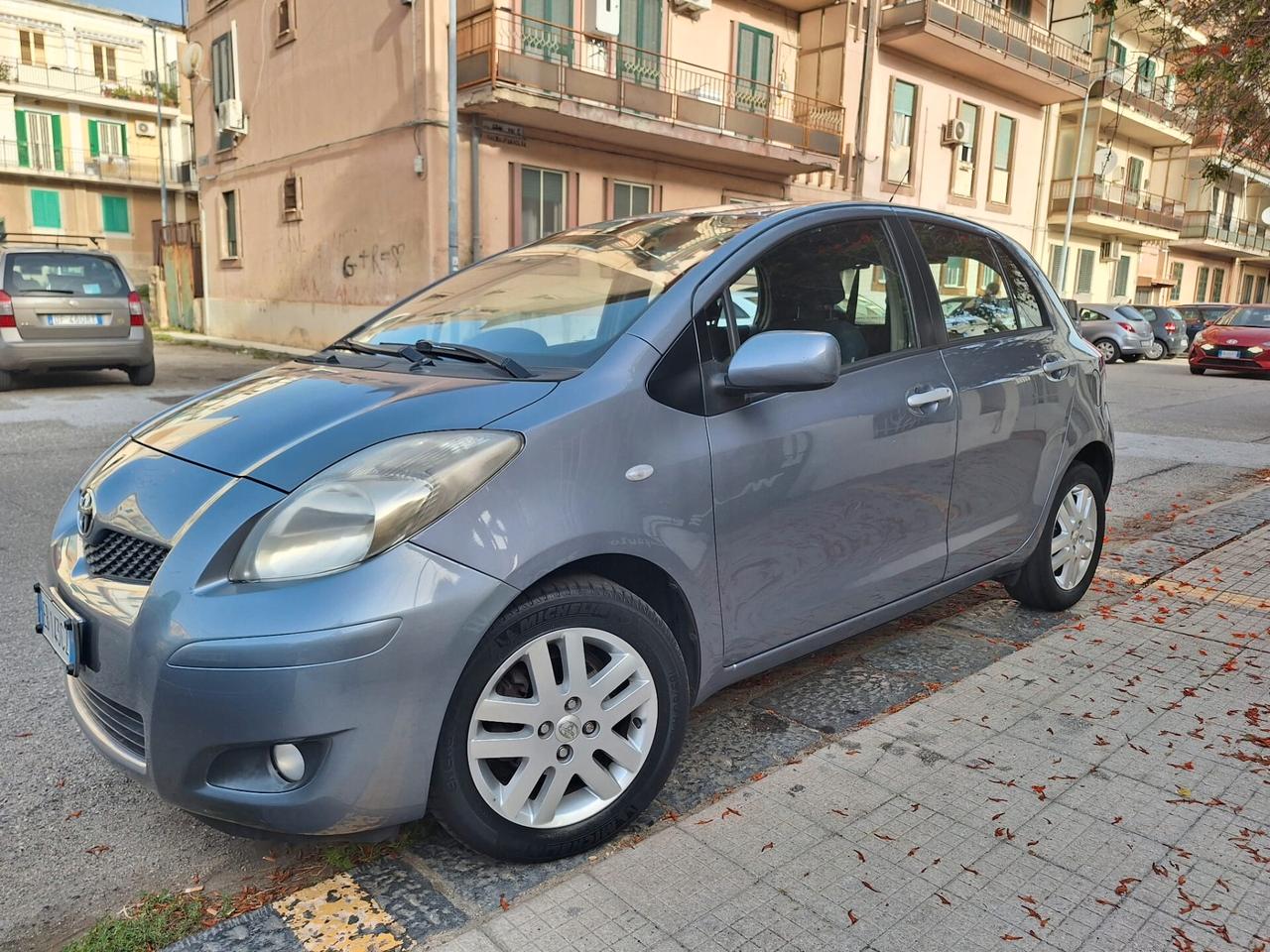 Toyota Yaris 1.3 -100 cv 5 porte Sol