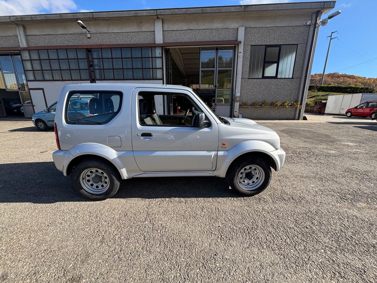 Suzuki Jimny 1.5 DDiS cat 4WD SOLO PER OPERATORI DEL SETTORE.