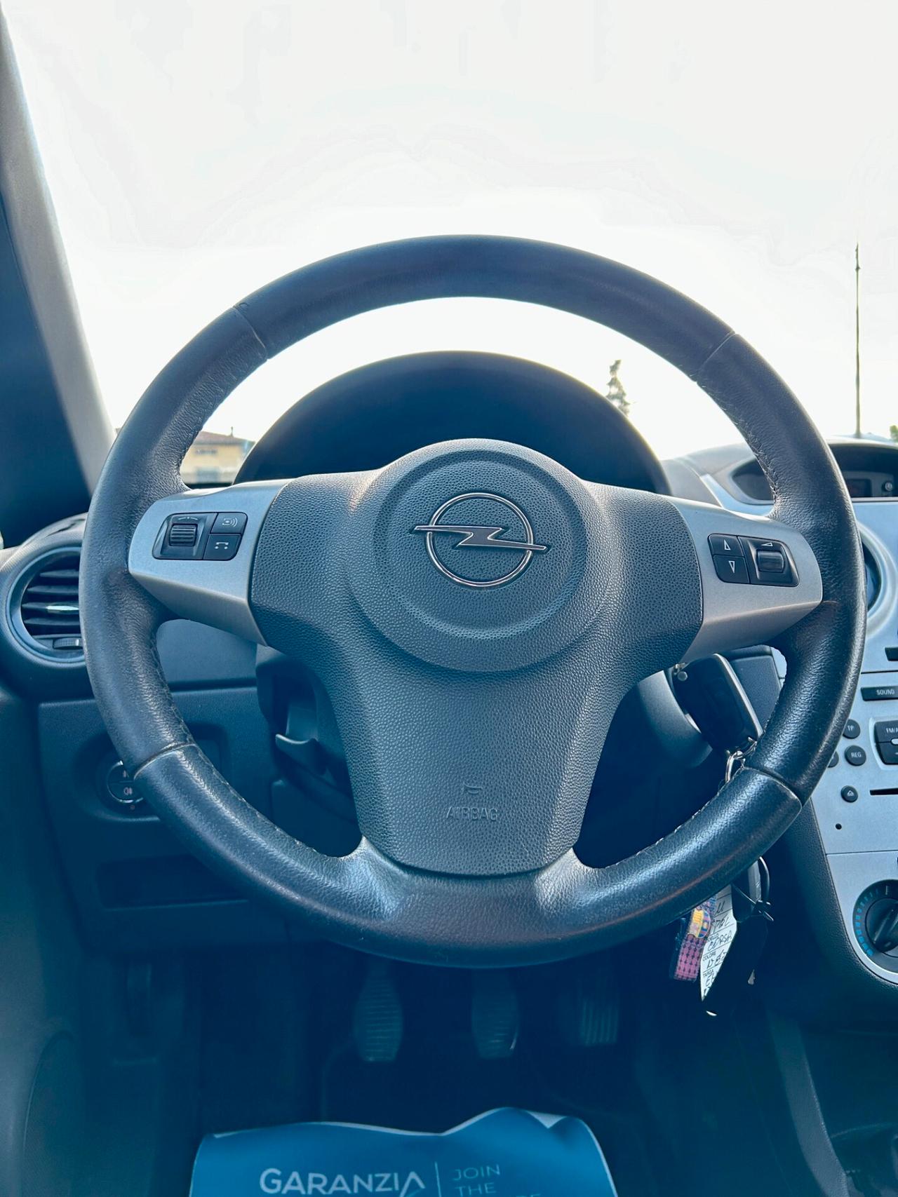 Opel Corsa 1.2 5 porte Cosmo - OK NEOPATENTATI