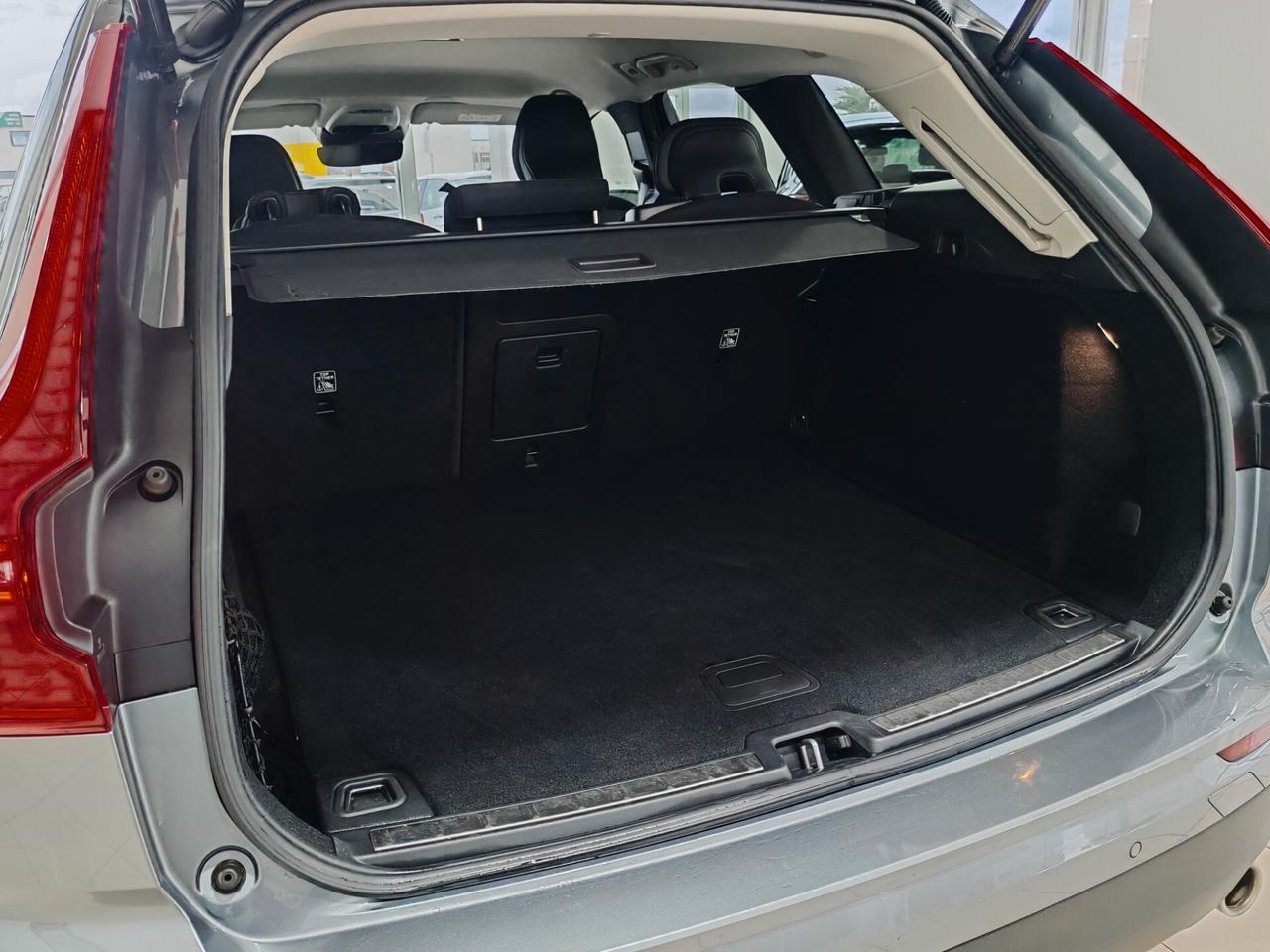 Volvo XC60 2.0d (B4) AWD 197cv Momentum Pro 2021