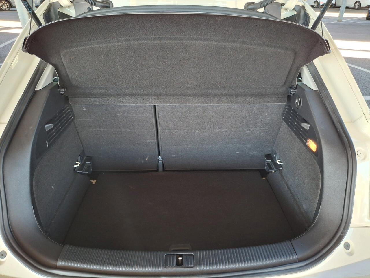 Audi A1 1.6 TDI Attraction-DIESEL-