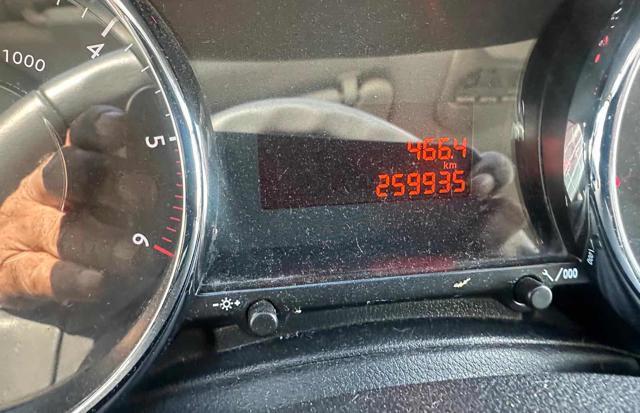 PEUGEOT 3008 1.6 HDi 112CV Tecno senza nessun lavoro da fare