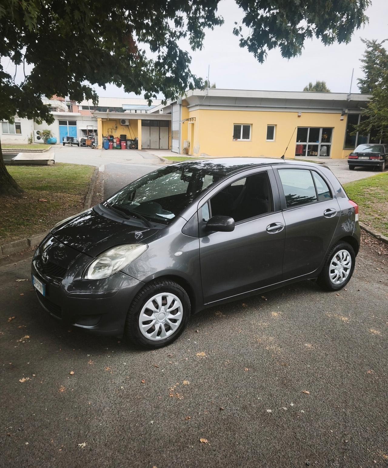 Toyota Yaris 1.0 5 porte Sol