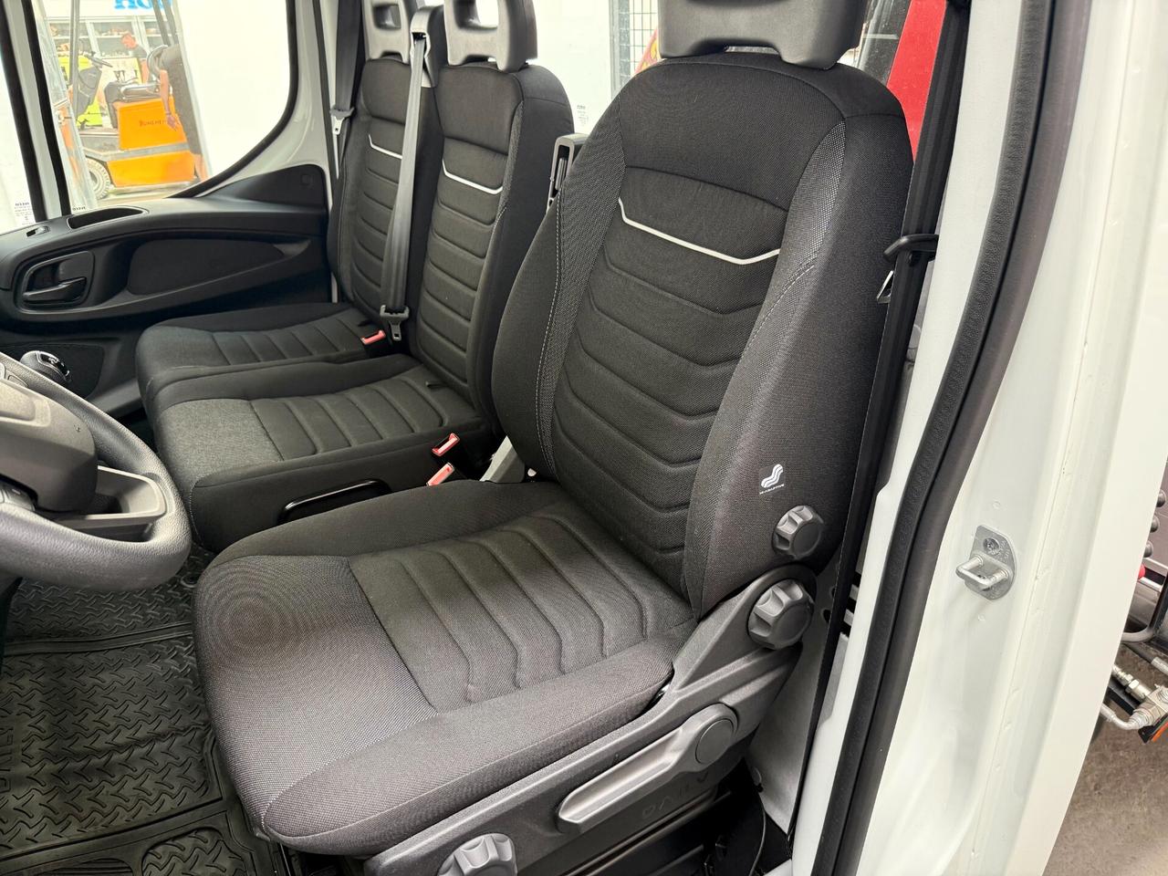 IVECO DAILY 35-180 3.0CC 175cv, PREZZO PIÙ IVA, MAI UTILIZZATO, CASSONE RIBALTABILE TRILATERALE, GRU HC, GARANZIA UFF, PERMUTE