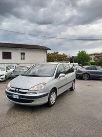 Peugeot 807 2.0 HDi FAP SV 7 POSTI