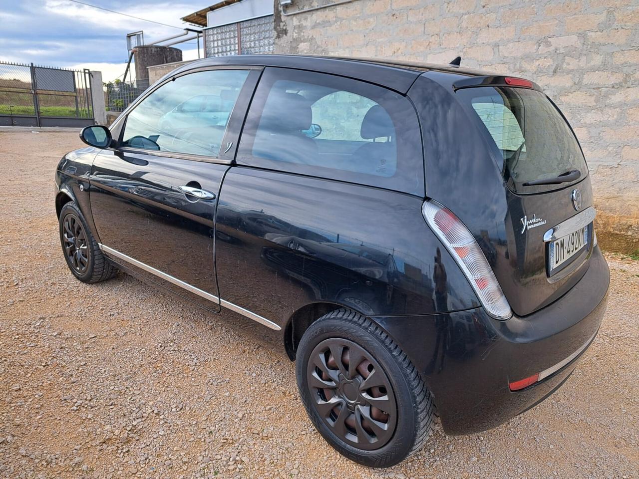 Lancia Ypsilon 1.2 Argento- NEOPATENTATI