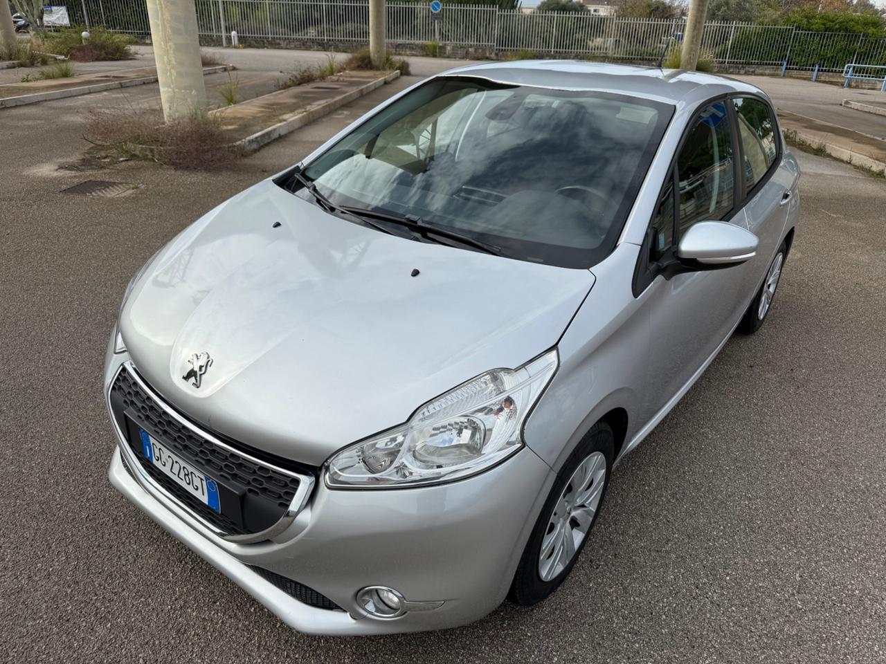 Peugeot 208 1.4 HDi 68 CV 5 porte Allure