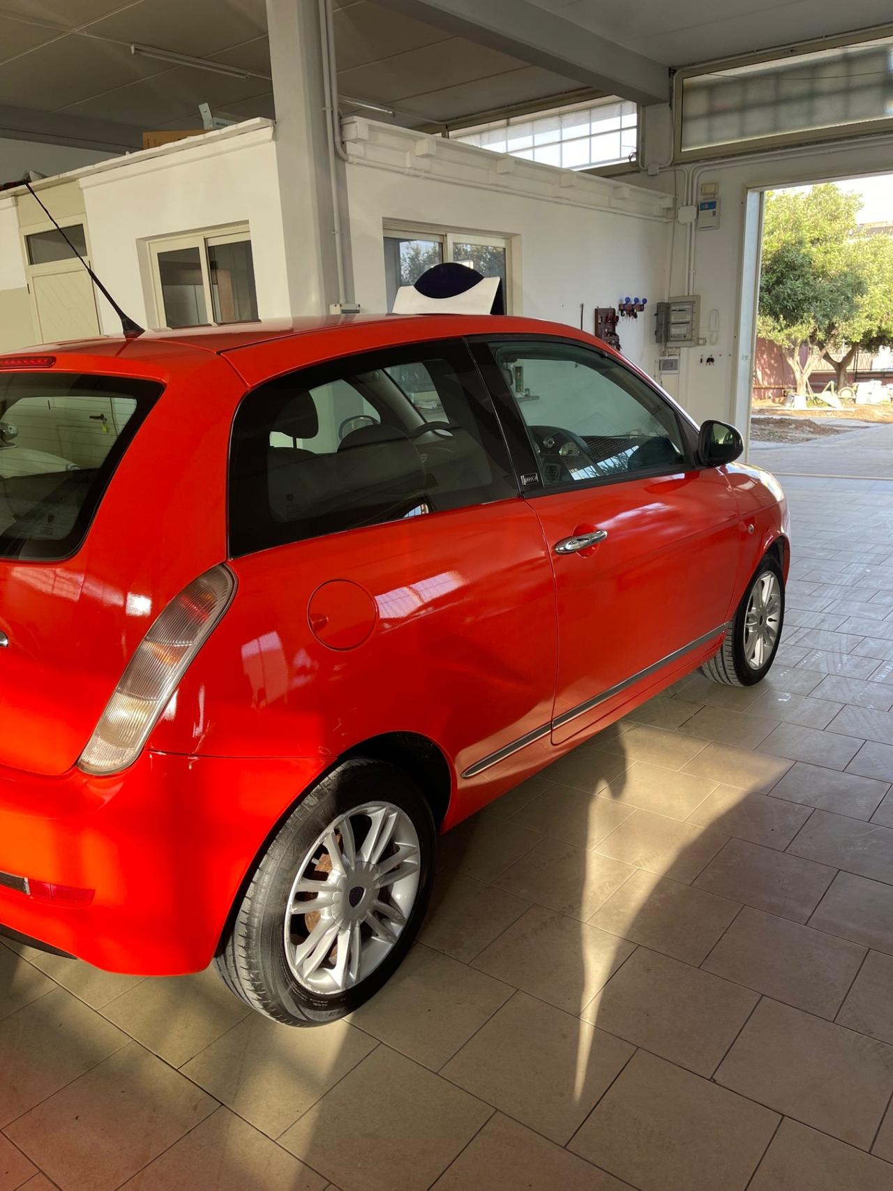 Lancia Ypsilon 1.2 69 CV Unyca