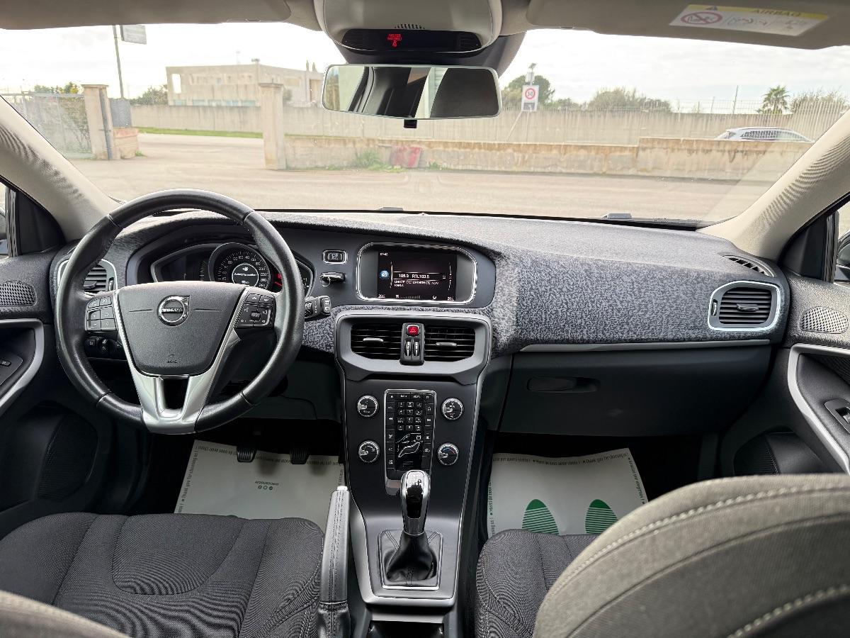 VOLVO - V40 - D2 Business