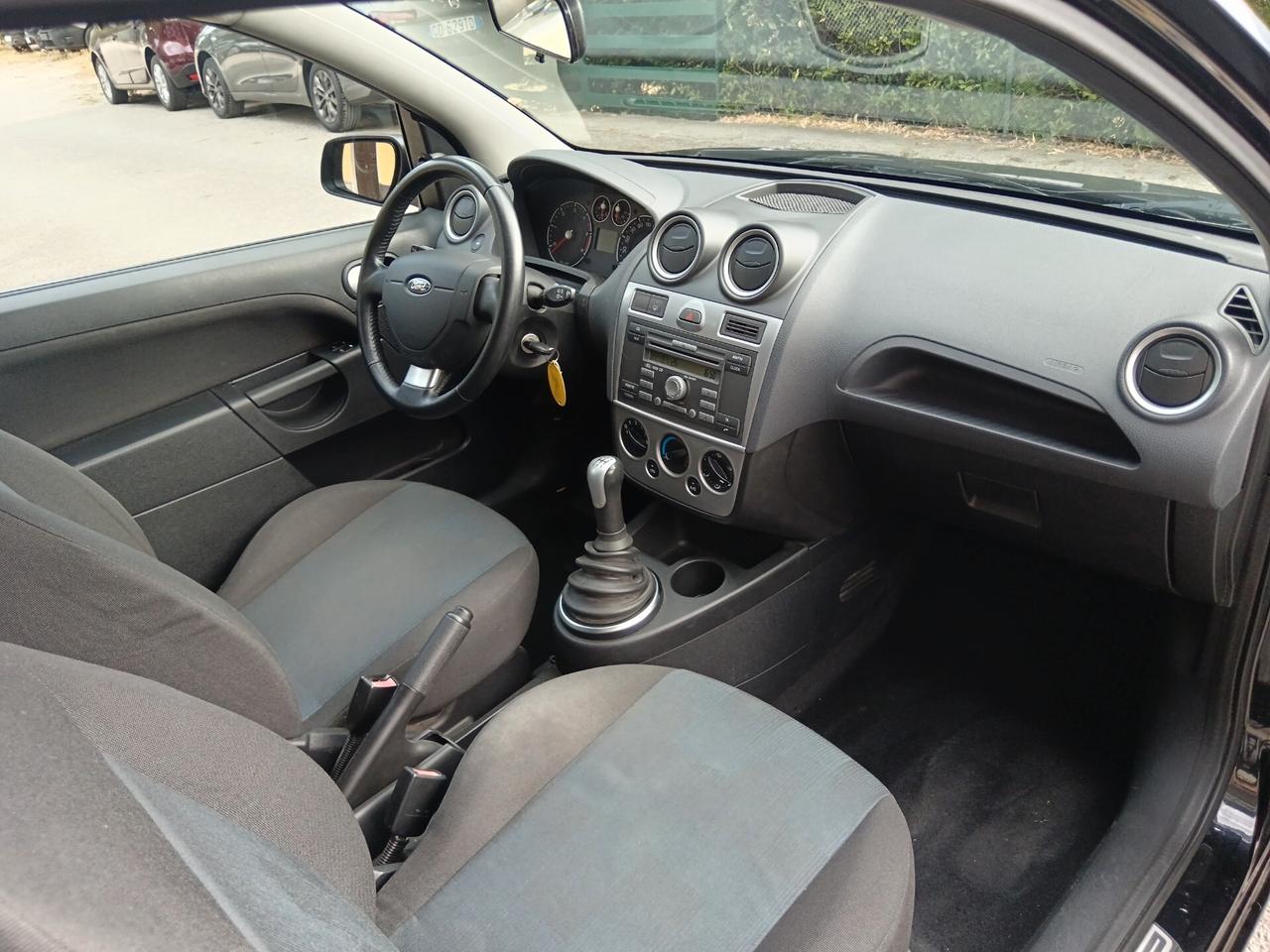 Ford Fiesta 1.4 TDCI 68CV TITANIUM NUOVISSIMA