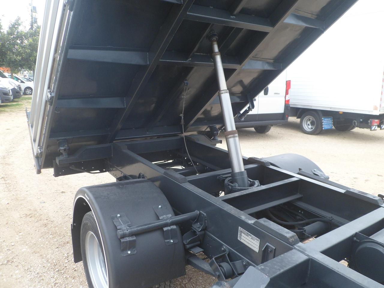 Iveco Daily 35c12 ribaltabile trilaterale
