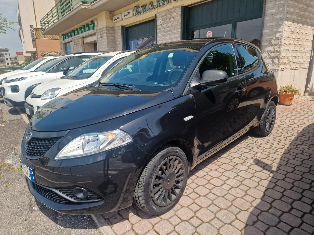 Lancia Ypsilon 1.0 FireFly 5 porte S&S Hybrid Ecochic Silver