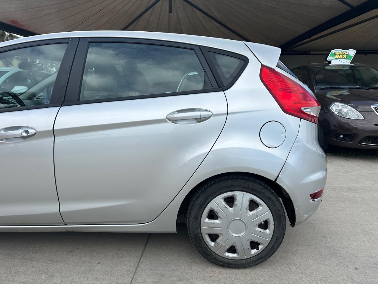 Ford FIESTA 1.4 DIESEL 2011 - GANCIO E CARRELLO
