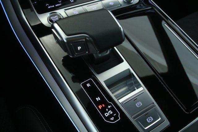 AUDI Q8 50 TDI 286 CV quattro S-line Black Edition