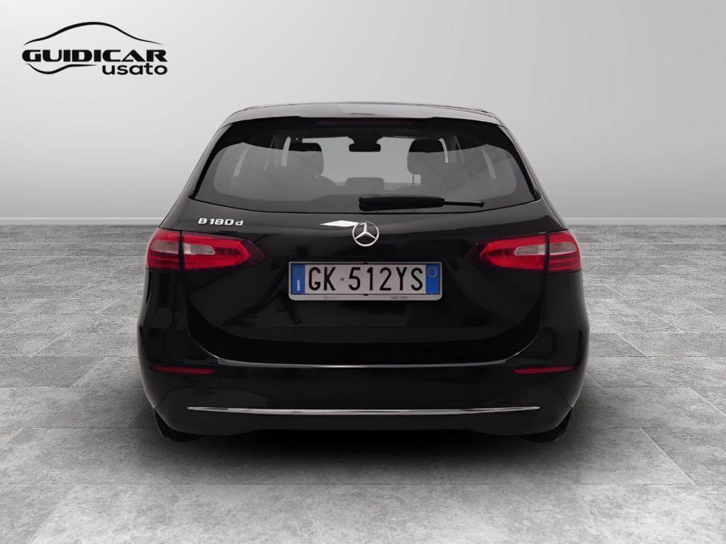 Mercedes-Benz Classe B - W247 2018 - B 180 d Sport auto