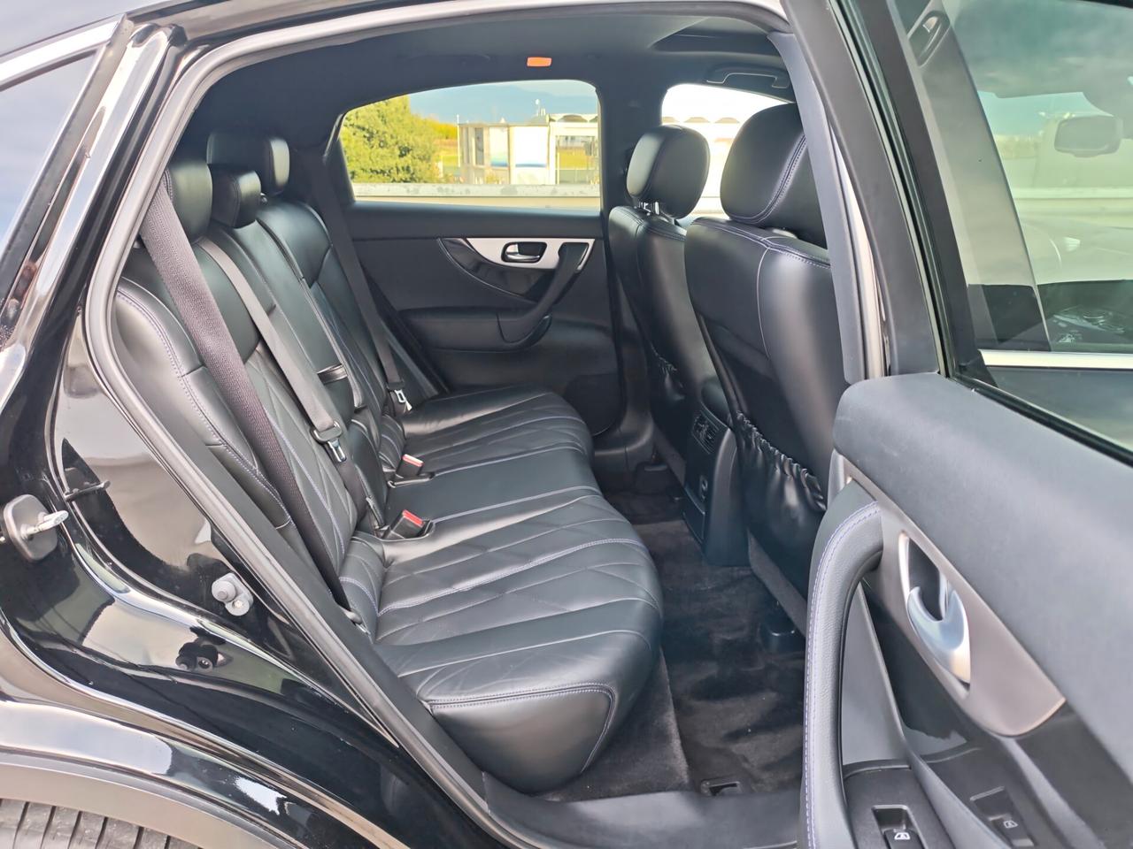 Infiniti QX70 3.0 diesel V6 AT S