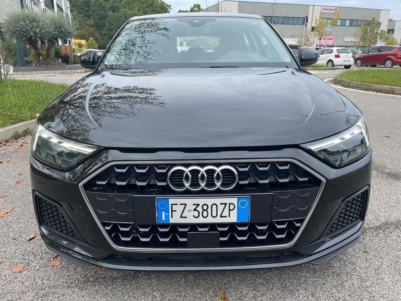 Audi A1 SPB*Neopatentati*Cerchi*Car play*