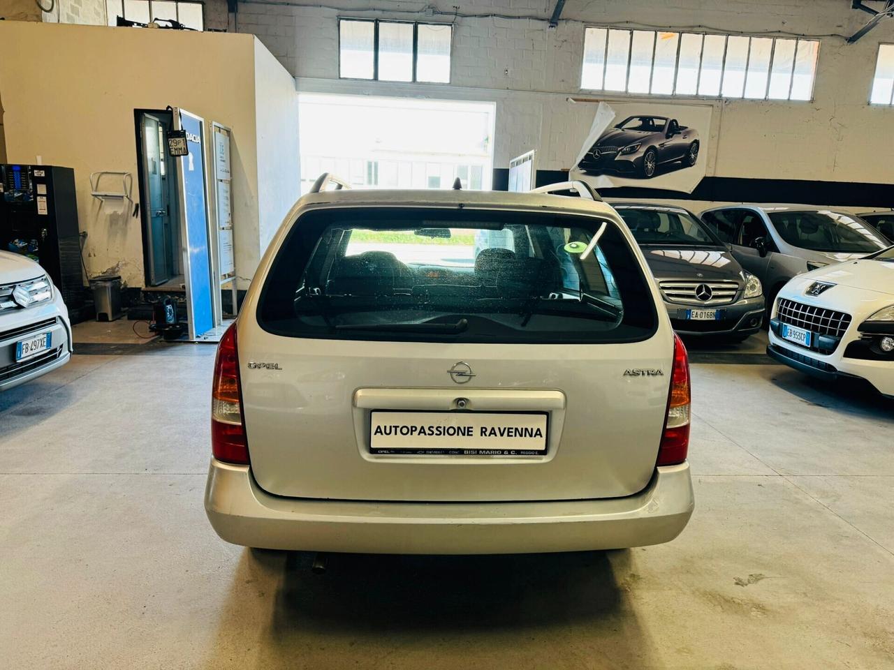 Opel Astra 1.6i 16V -- station wagon 90.000km