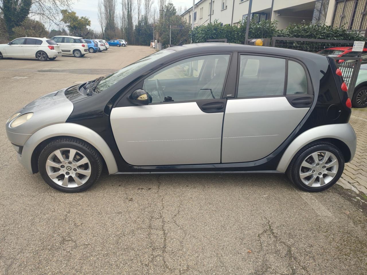 SMART FORFOUR BENZINA TETTO PANORAMICO X NEOPATENTATI