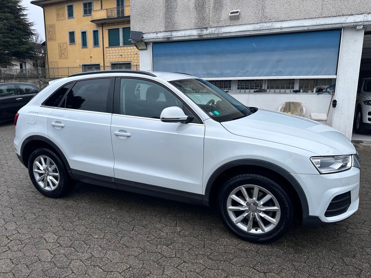 Audi Q3 2.0 TDI 120 CV Business
