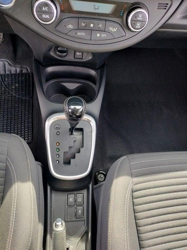 Toyota Yaris Hybrid Business