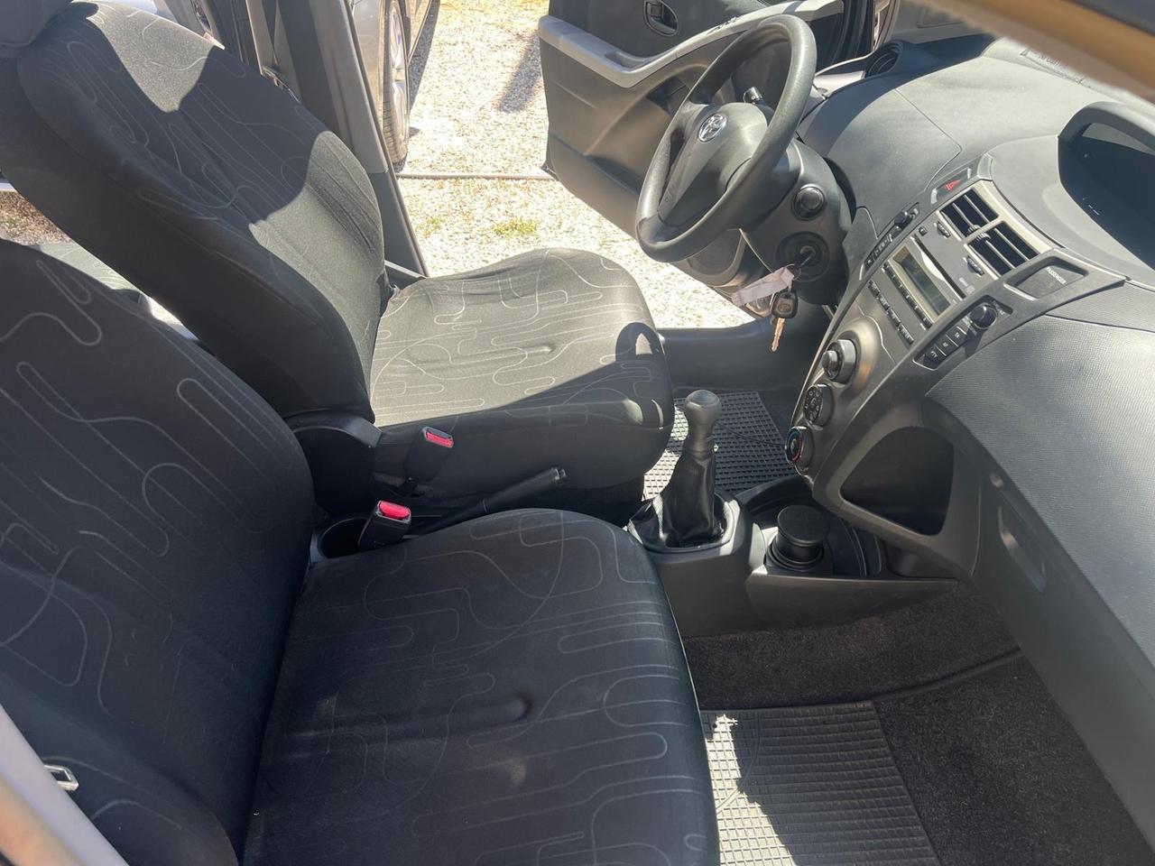 Toyota Yaris 1.0 5 porte