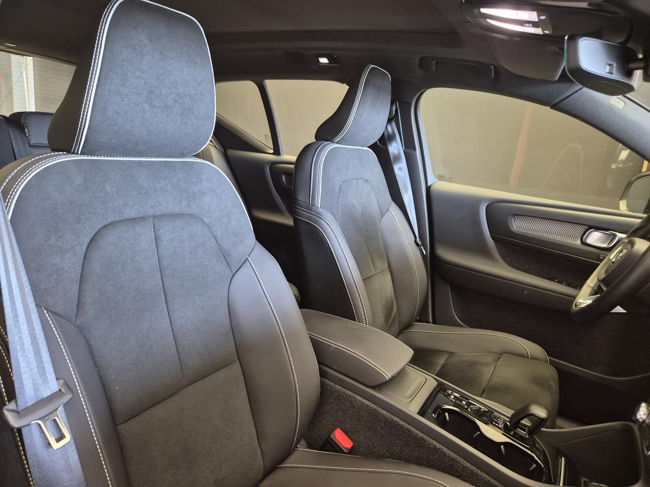 VOLVO XC40 - XC40 2.0 b3 Ultimate Dark auto