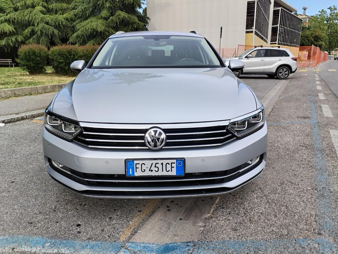 Volkswagen Passat SW 2.0 TDI Highline 10/2016 KM122000 UNIPRO MANUALE FULL SERVICE VW