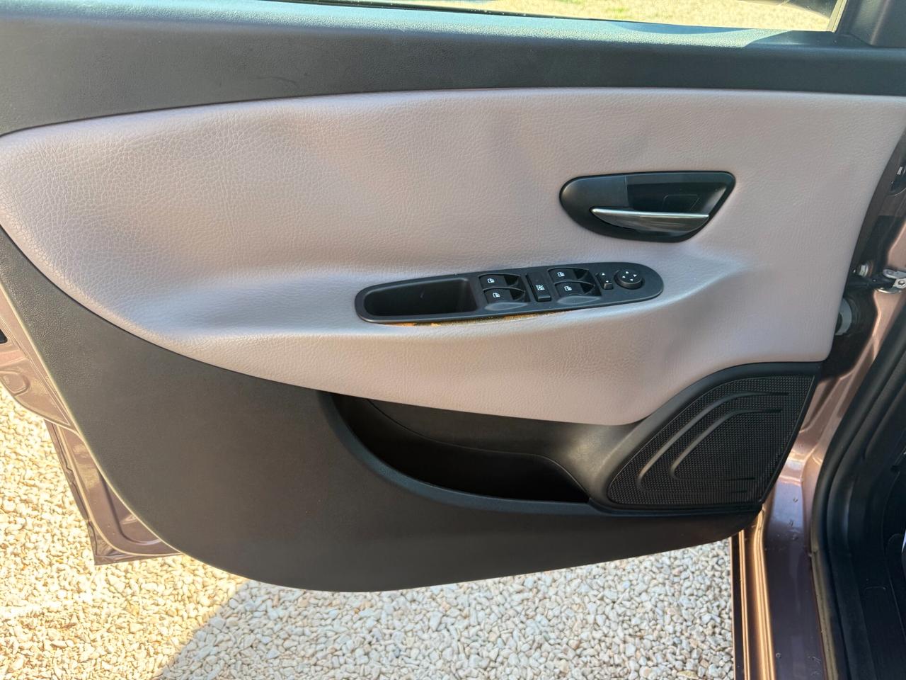 Lancia Ypsilon 1.2 69 CV 5 porte Elle
