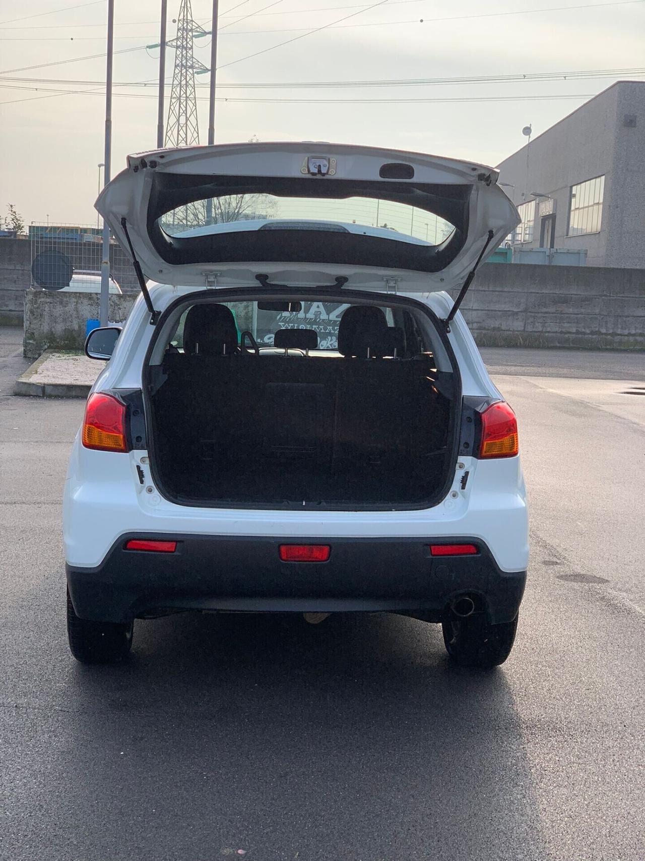 Mitsubishi Outlander 2.2 DI-D TC-SST Intense DPF