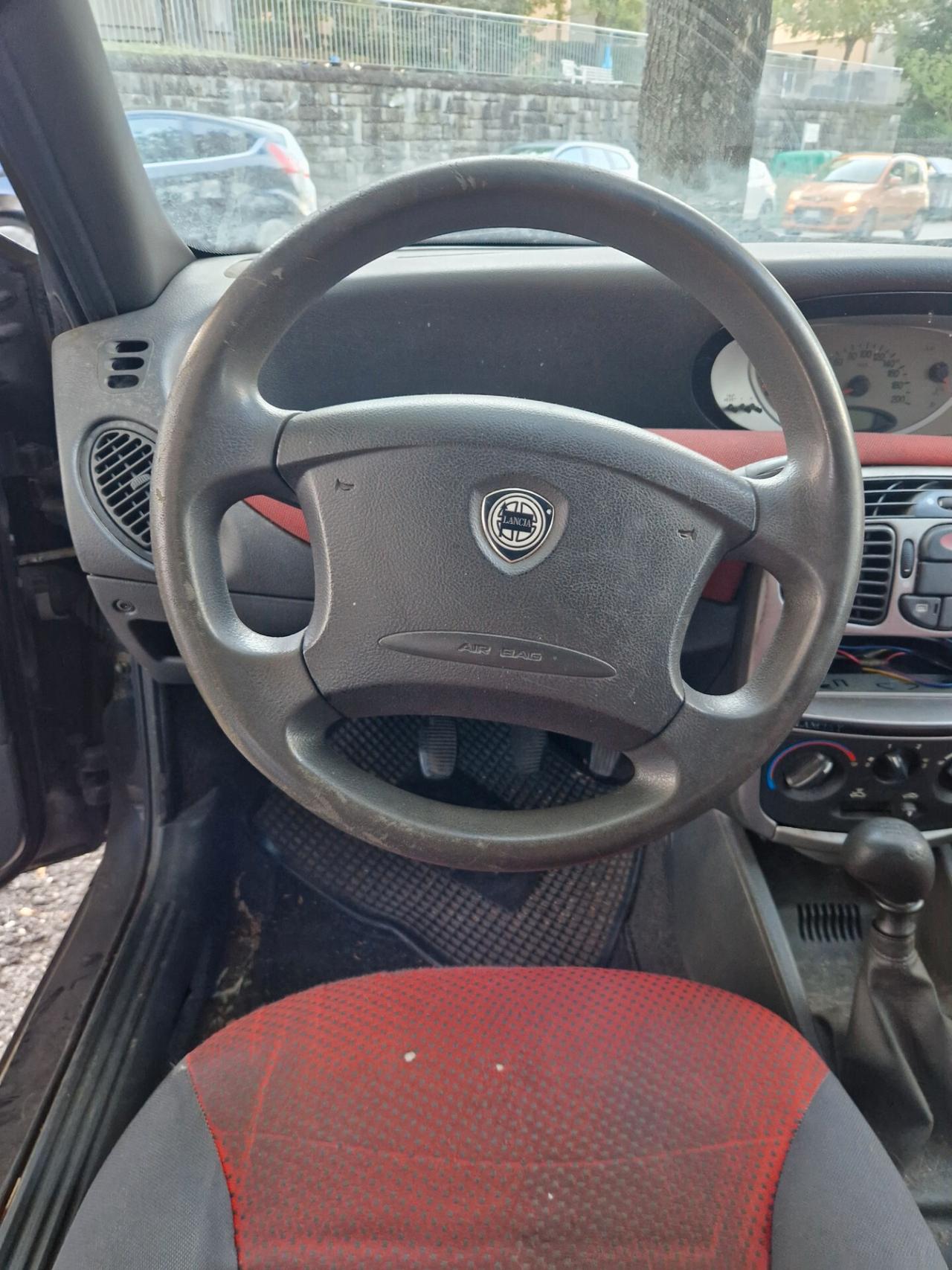 Lancia Y 1.2i Benz 60CV - 2002