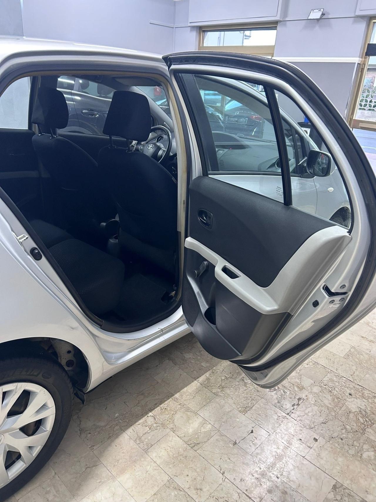 Toyota Yaris 1.4 D-4D DPF 5 porte Sol