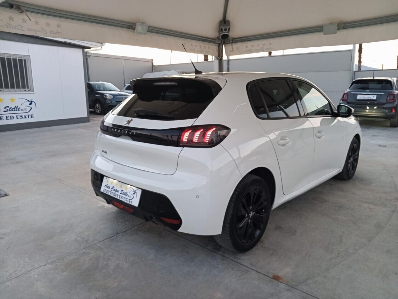 Peugeot 208 BENZ.1.2 C.V 100 AUTOM PER NEO PATENTATI