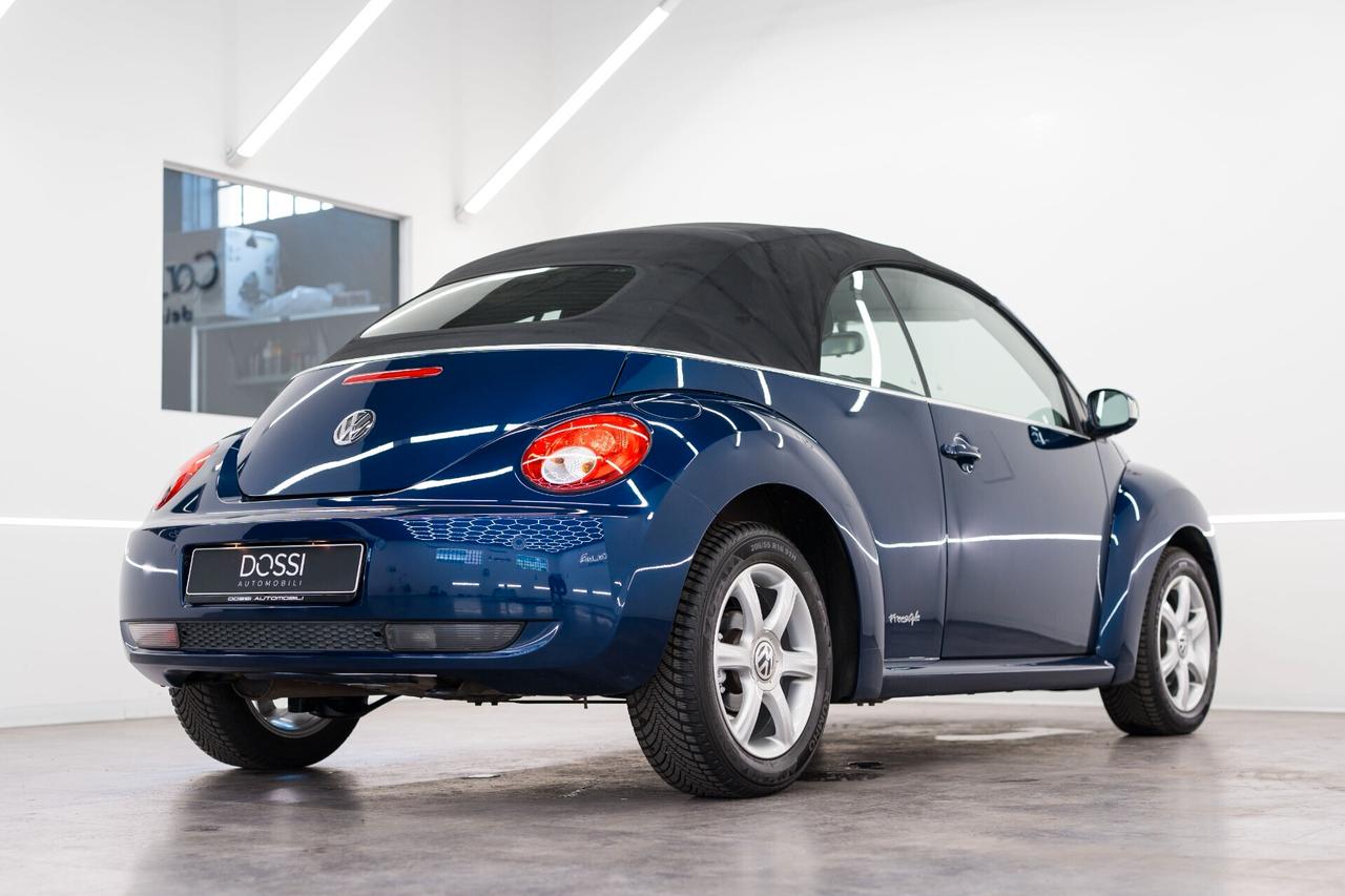 Volkswagen New Beetle 1.6 Cabrio