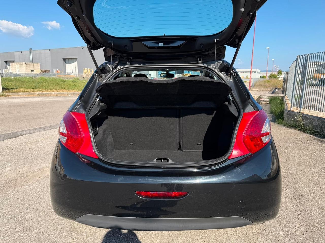 Peugeot 208 150000 KM GARANZIA 12 MESI
