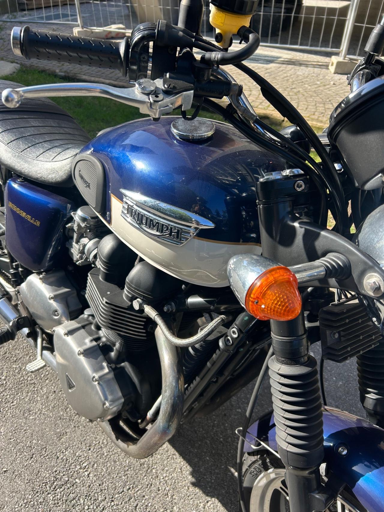 Triumph Bonneville SE