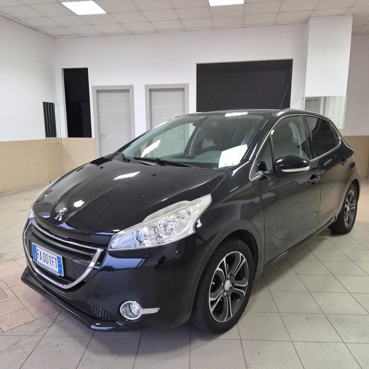 Peugeot 208 1.4 HDi 68 CV 5 porte Allure