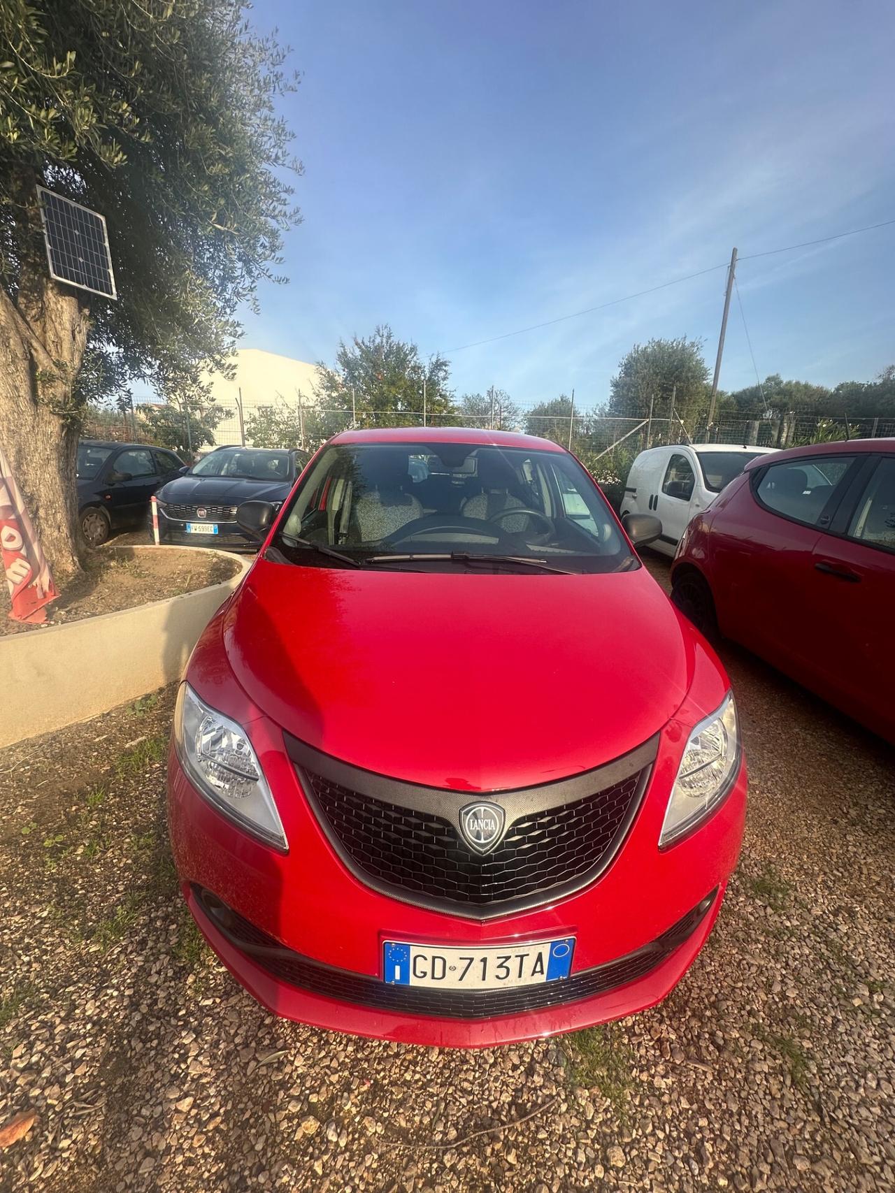 Lancia Ypsilon 1.0 FireFly 5 porte S&S Hybrid Ecochic Silver