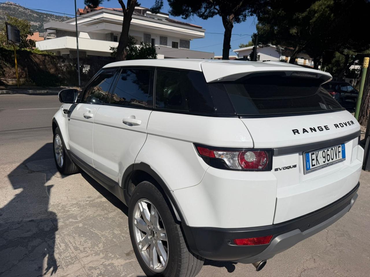 Land Rover Range Evoque 2.2 TD4 5p. Pure