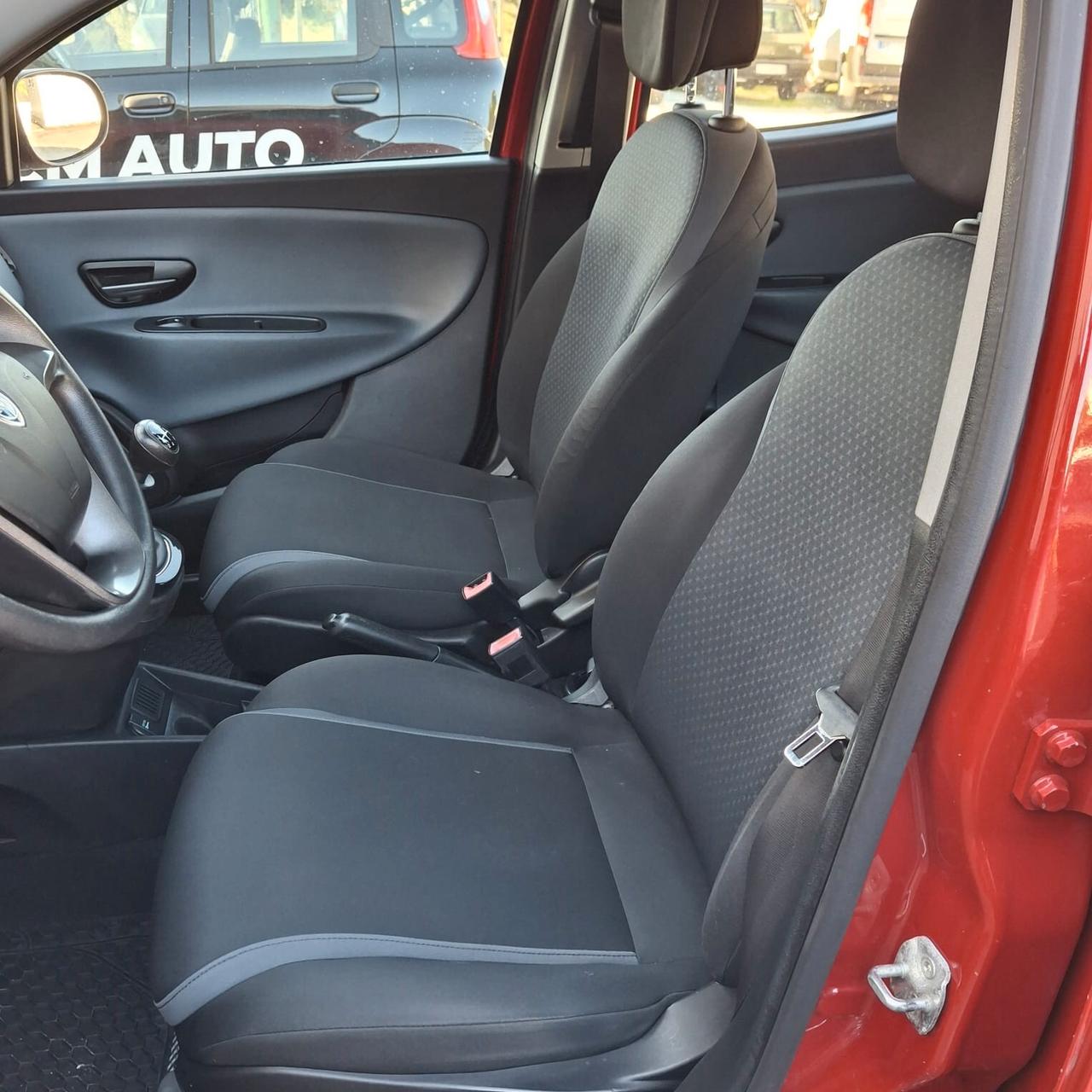 Lancia Ypsilon 0.9 TwinAir 85 CV 5 porte Metano