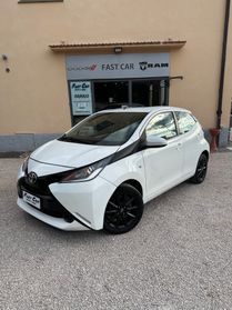 Toyota Aygo 1.0 VVT-i 69 CV 5 porte x-black ok neopatentati