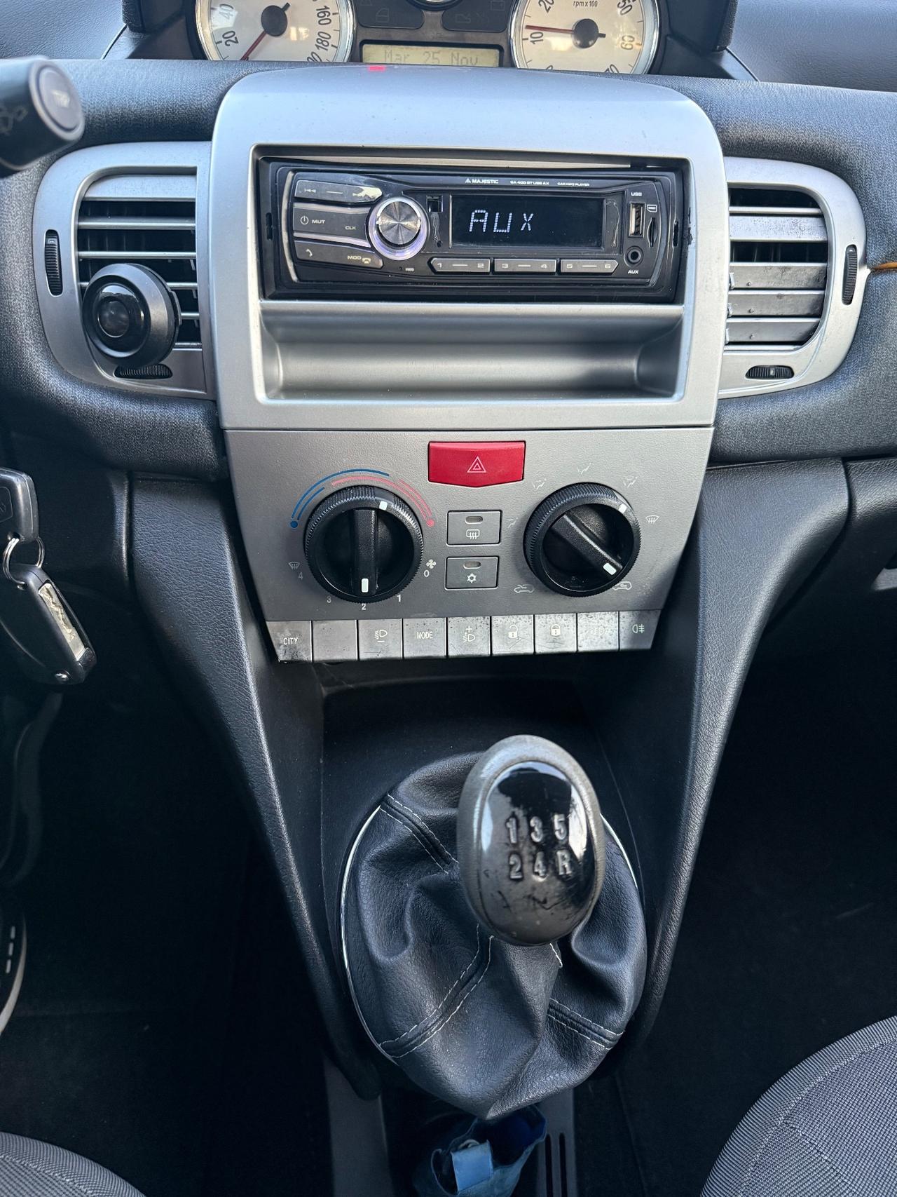 Lancia Ypsilon 1.2 Oro Giallo