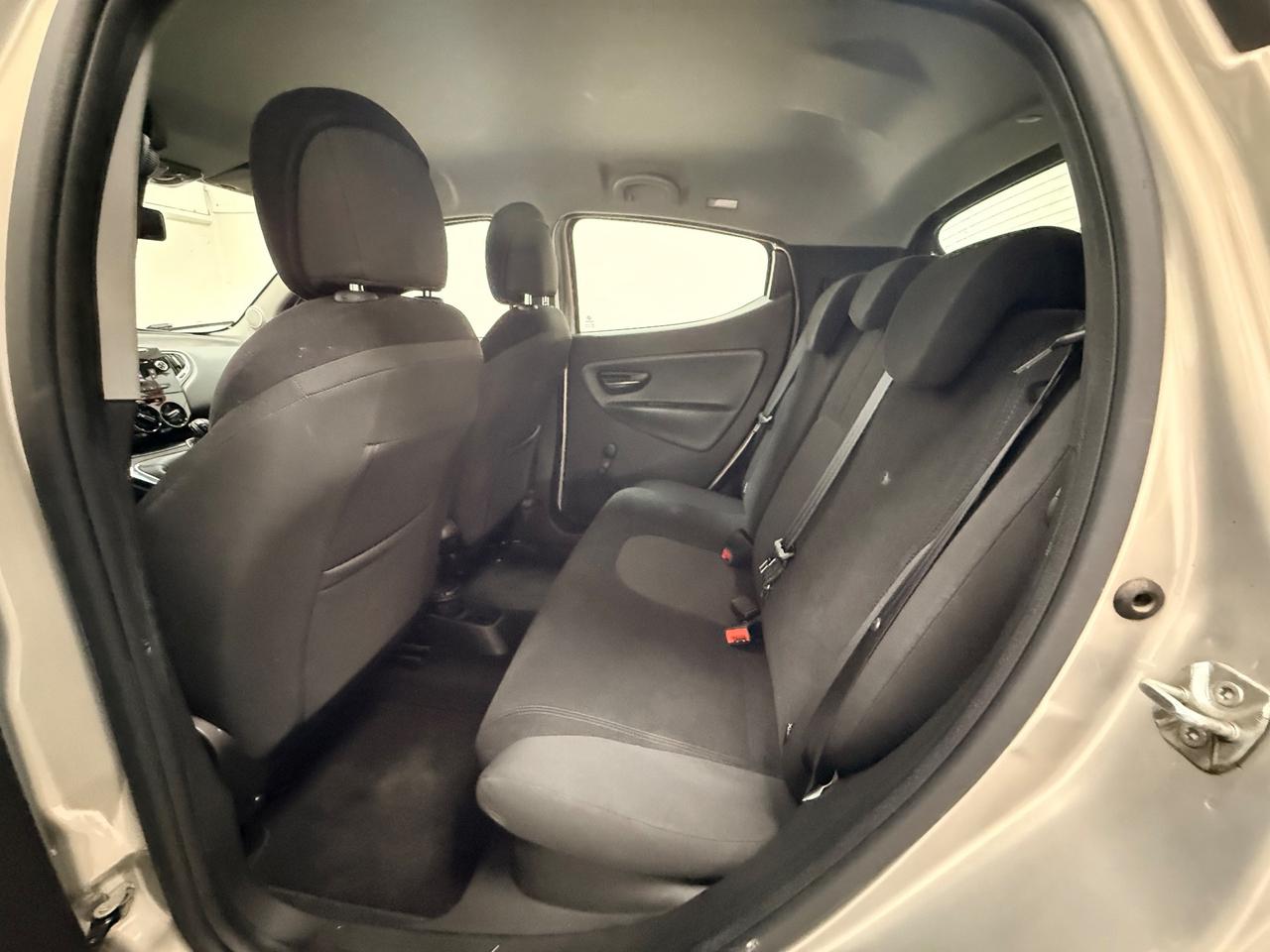 Lancia Ypsilon 1.2 69 CV 5 porte Silver 05/2014 Neopatentati