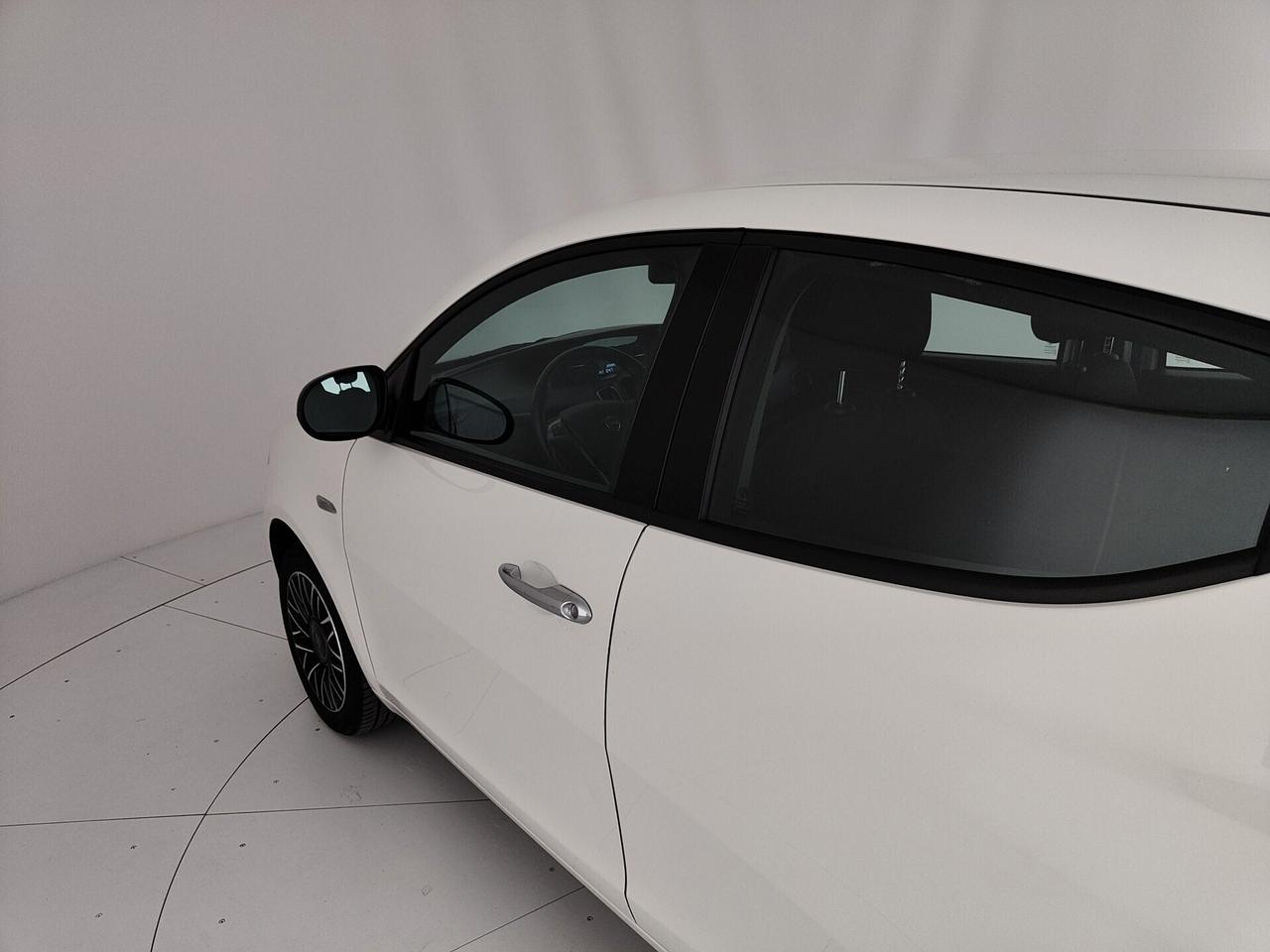 Lancia Ypsilon 1.0 FireFly 5 porte S&S Hybrid Platino